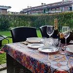 Апартаменты Oleandro - Featuring A Private Garden And Access To 5 Pools Дезенцано-дель-Гарда