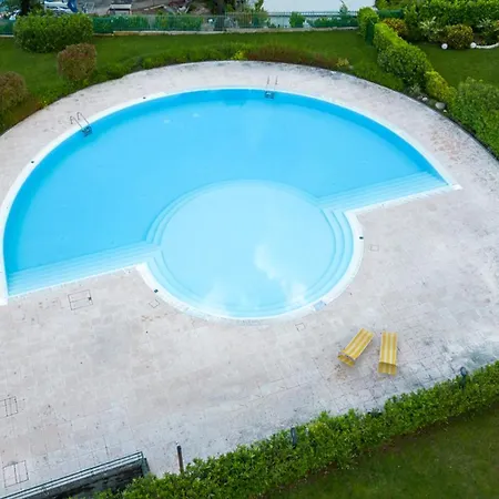 Oleandro - Featuring A Private Garden And Access To 5 Pools Апартаменты Дезенцано-дель-Гарда